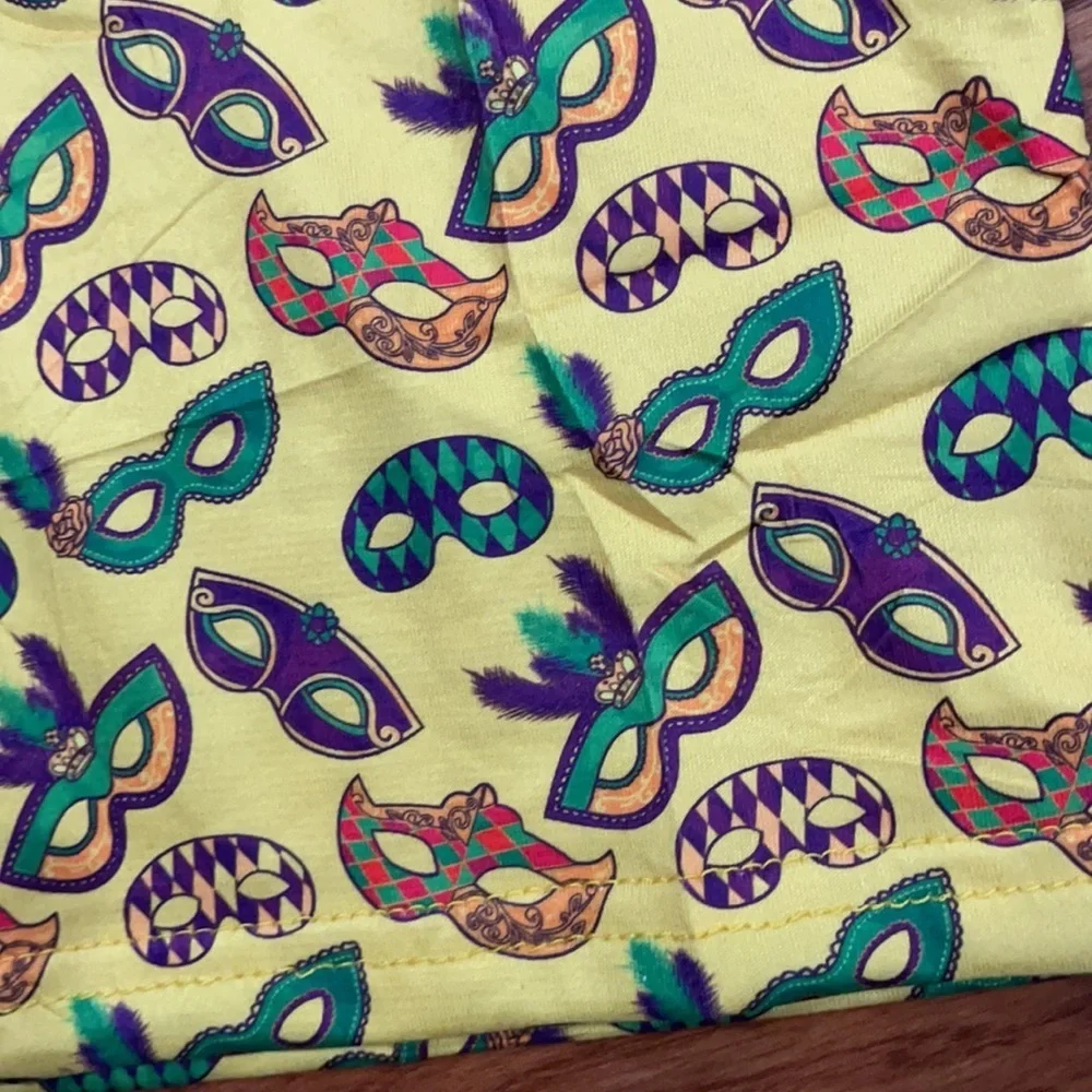 6/$20 Mardi Gras kid’s neck gaiter